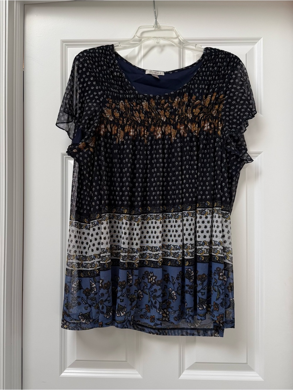 ROZ & ALI size 2X double layer smocked top w flutter sleeve